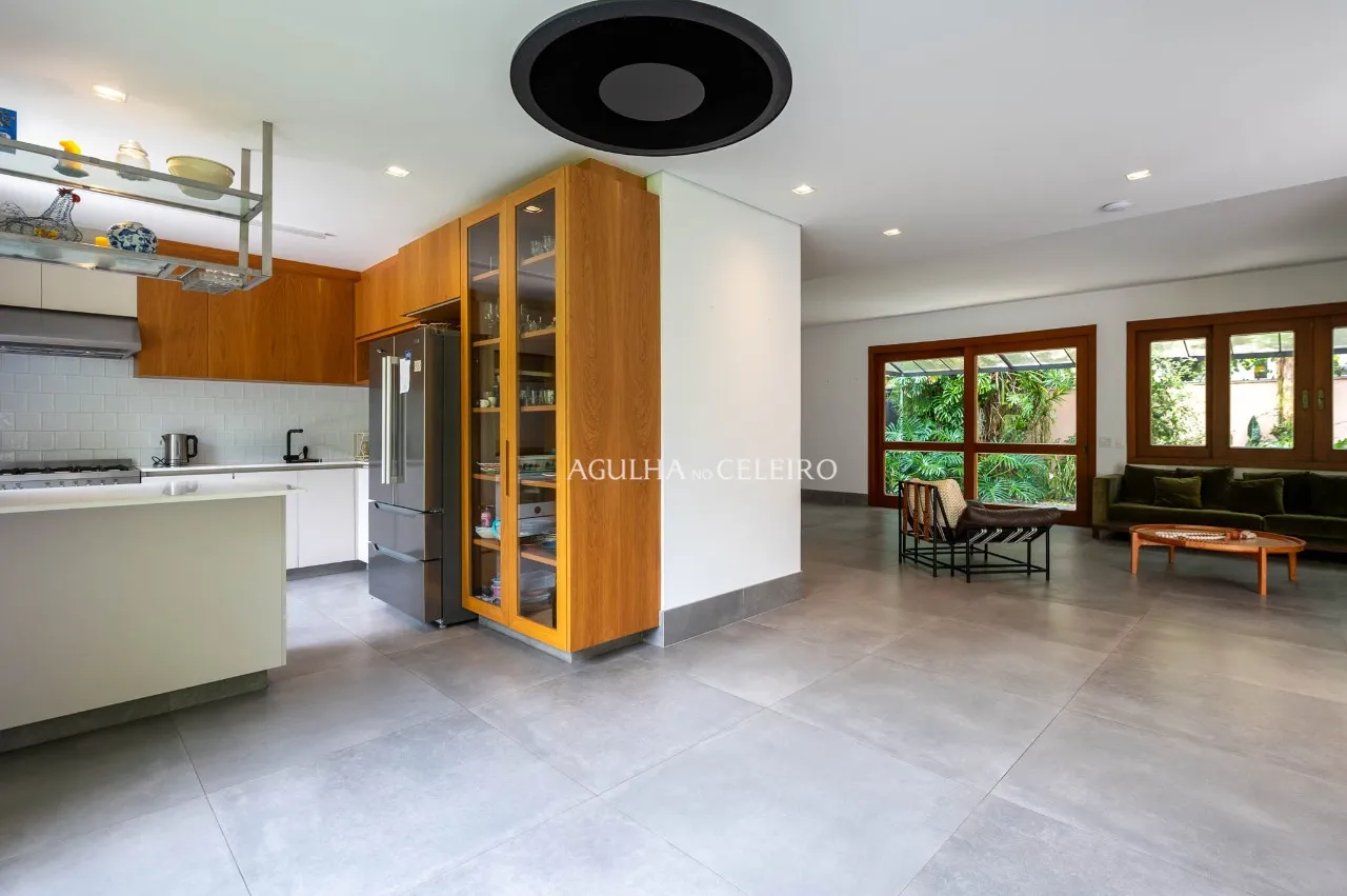 Casa com piscina e sauna à venda em Alto de Pinheiros – CA0219