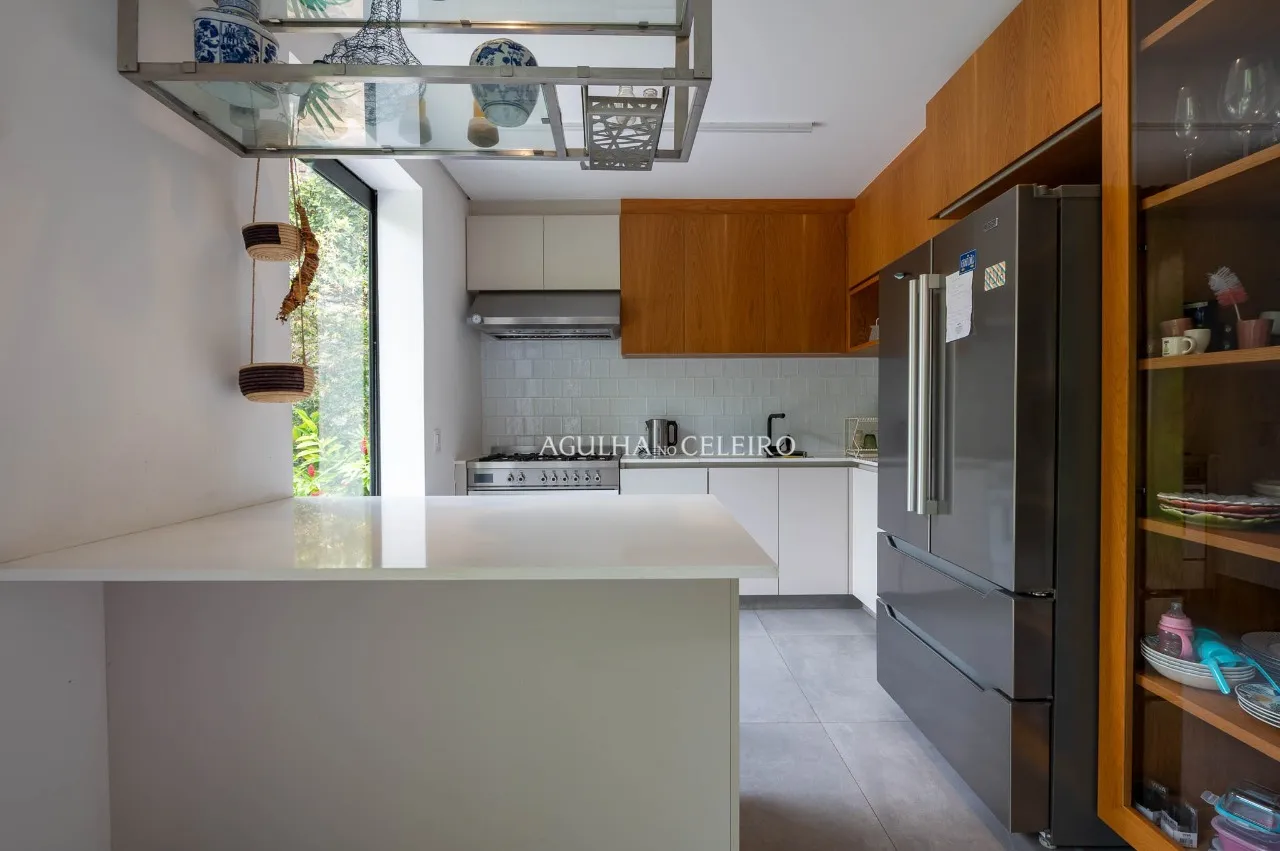 Casa com piscina e sauna à venda em Alto de Pinheiros – CA0219