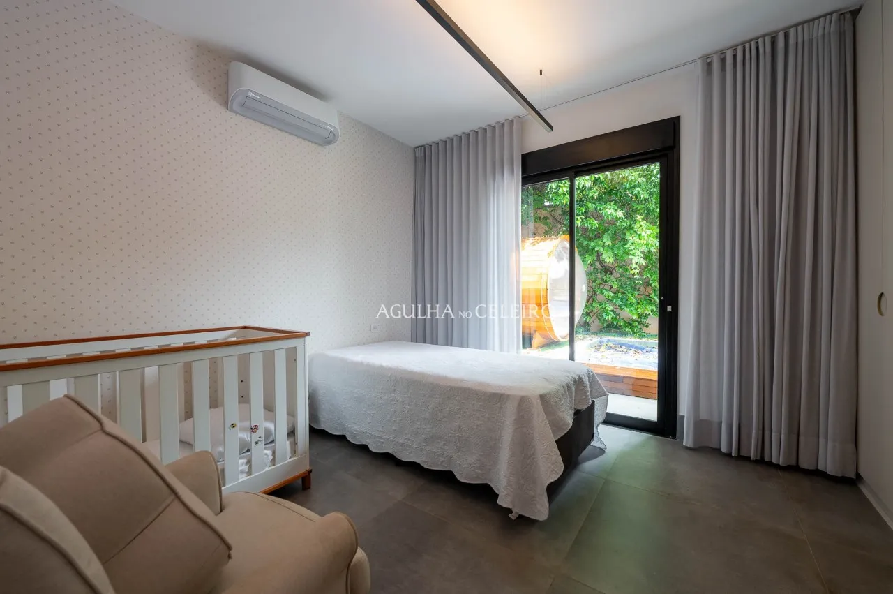 Casa com piscina e sauna à venda em Alto de Pinheiros – CA0219