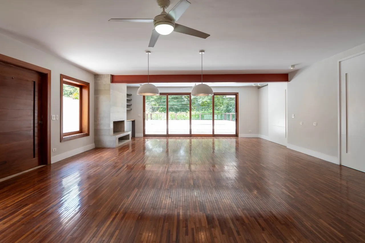 Casa reformada à venda em alto de Pinheiros. – CA0250