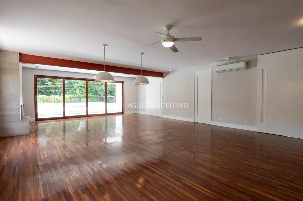 Casa reformada à venda em alto de Pinheiros. – CA0250