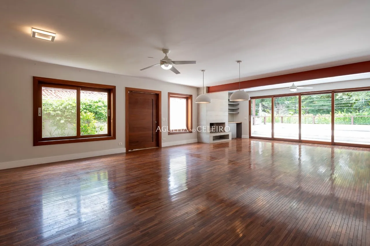 Casa reformada à venda em alto de Pinheiros. – CA0250