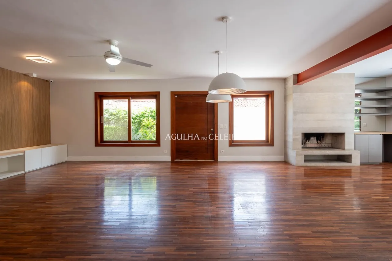 Casa reformada à venda em alto de Pinheiros. – CA0250