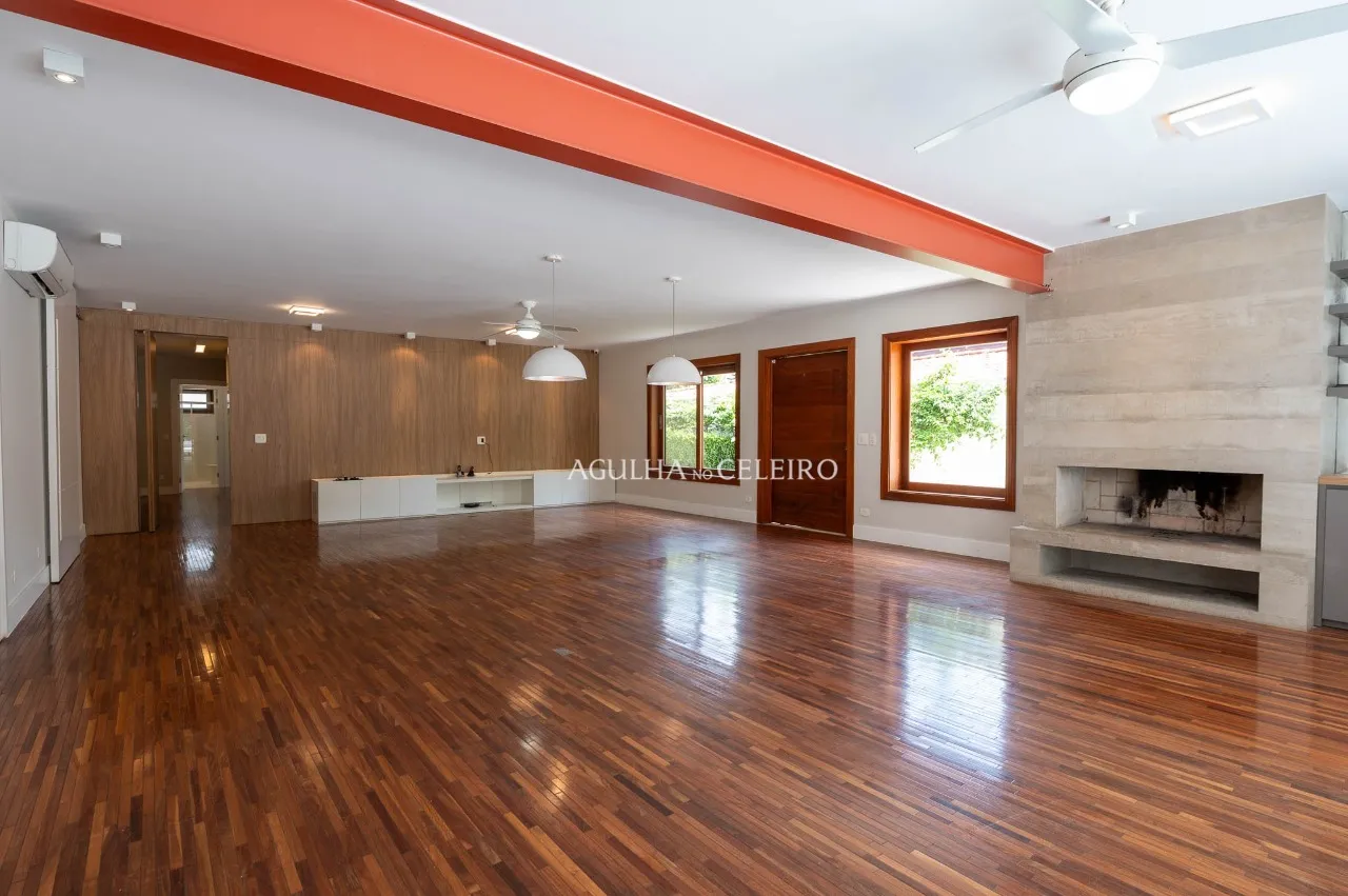 Casa reformada à venda em alto de Pinheiros. – CA0250