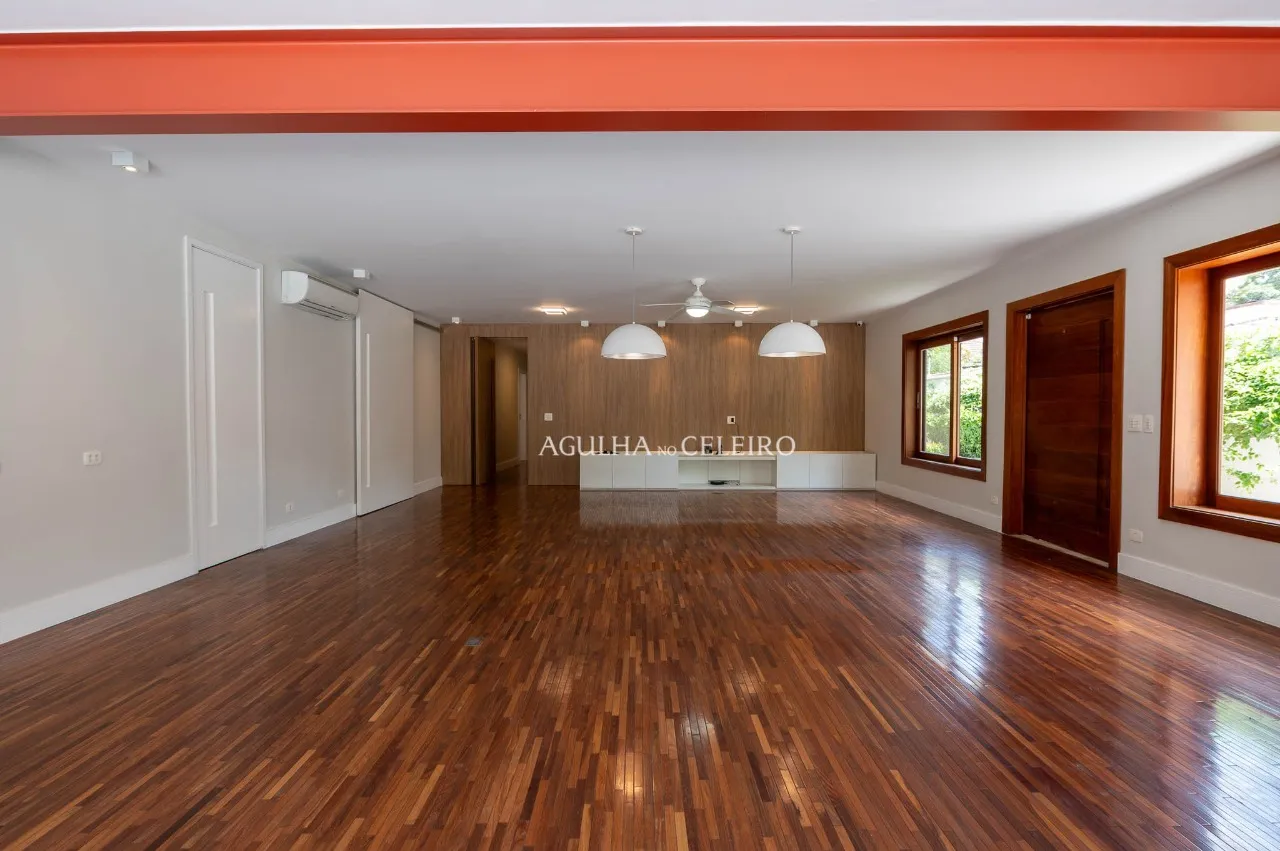 Casa reformada à venda em alto de Pinheiros. – CA0250