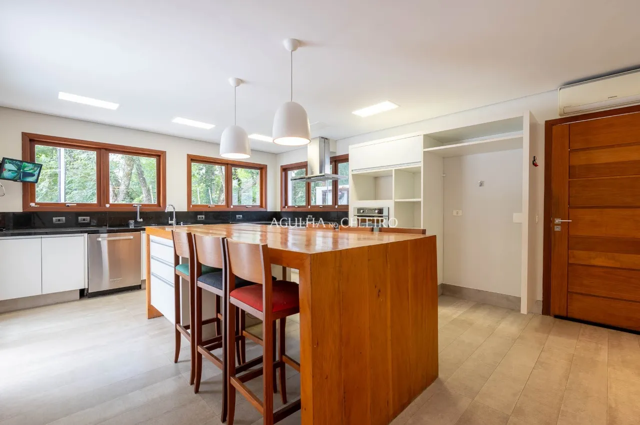 Casa reformada à venda em alto de Pinheiros. – CA0250