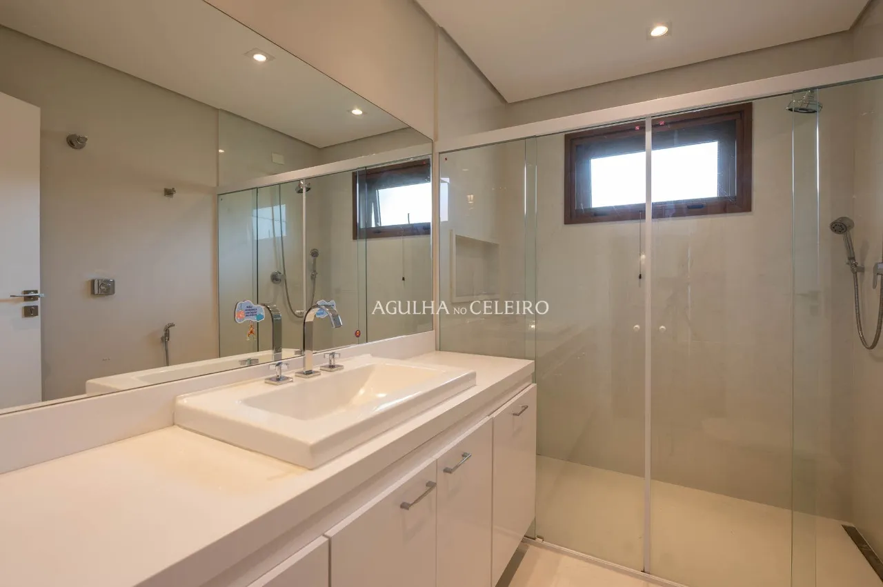 Casa reformada à venda em alto de Pinheiros. – CA0250