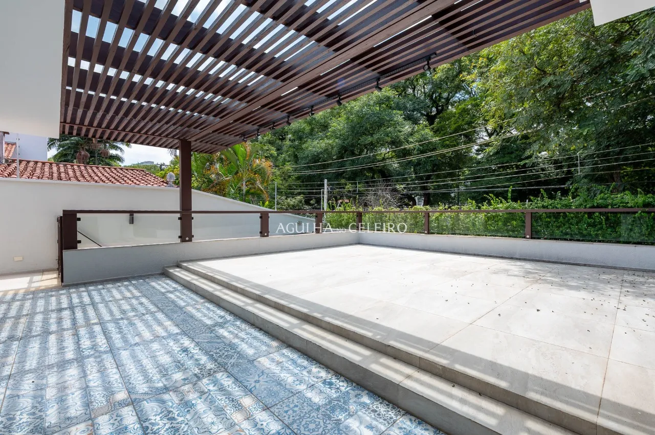 Casa reformada à venda em alto de Pinheiros. – CA0250