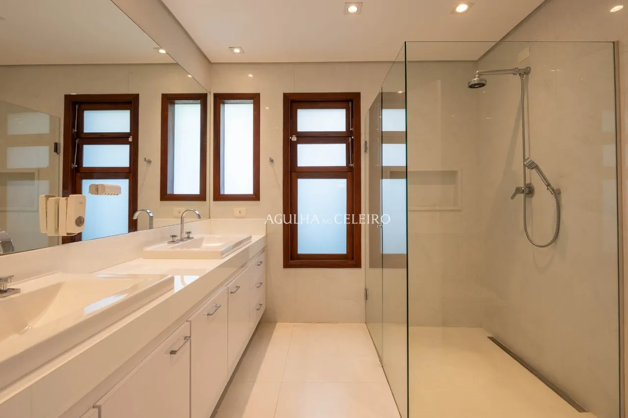 Casa reformada à venda em alto de Pinheiros. – CA0250