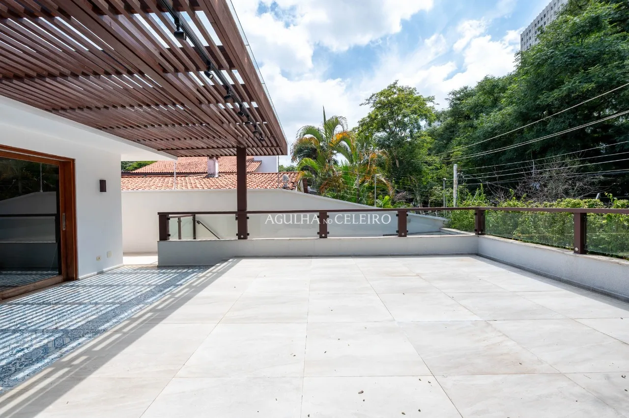 Casa reformada à venda em alto de Pinheiros. – CA0250