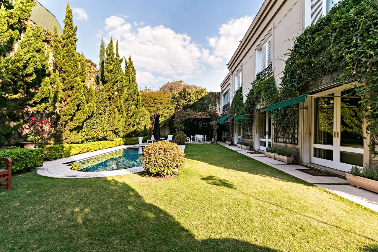 Casa imponente próxima ao Parque Ibirapuera – CA0367
