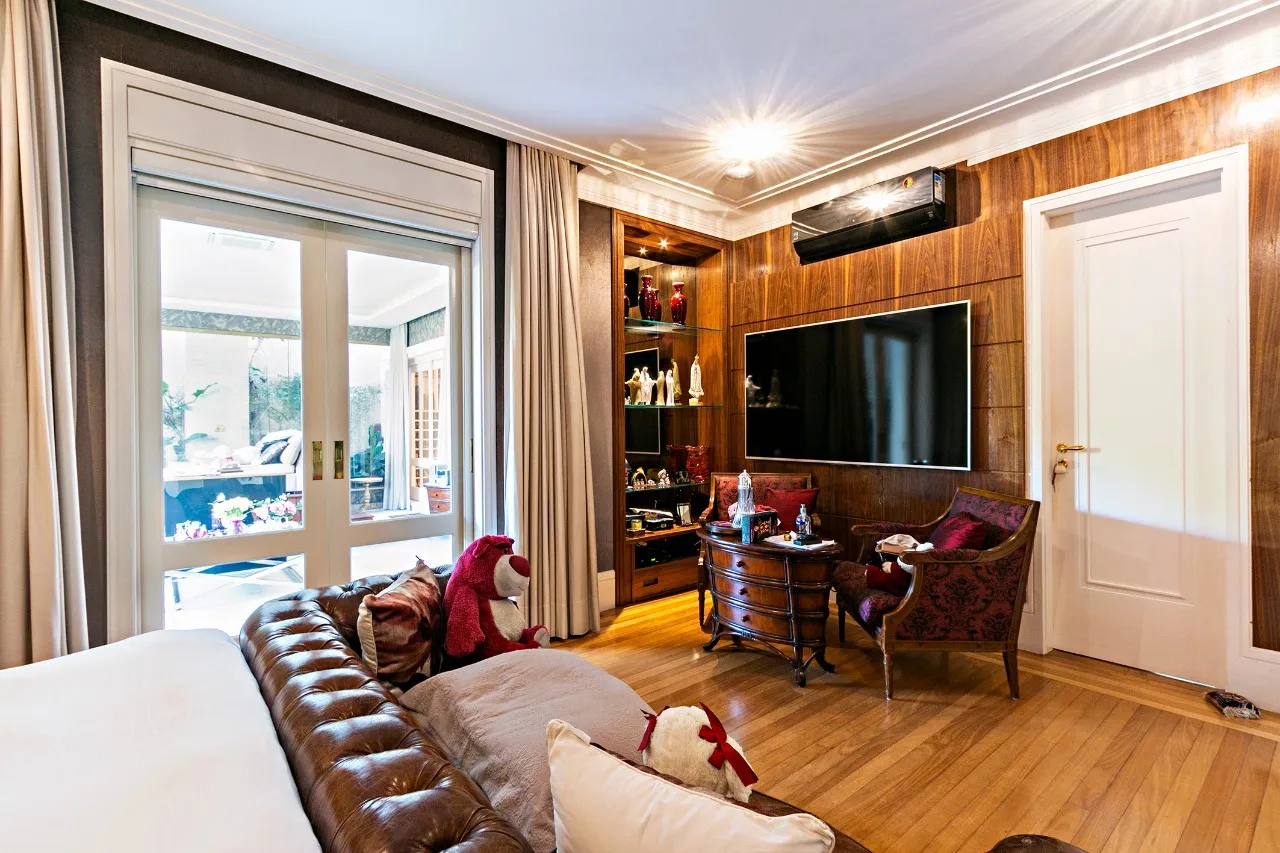 Casa imponente próxima ao Parque Ibirapuera – CA0367