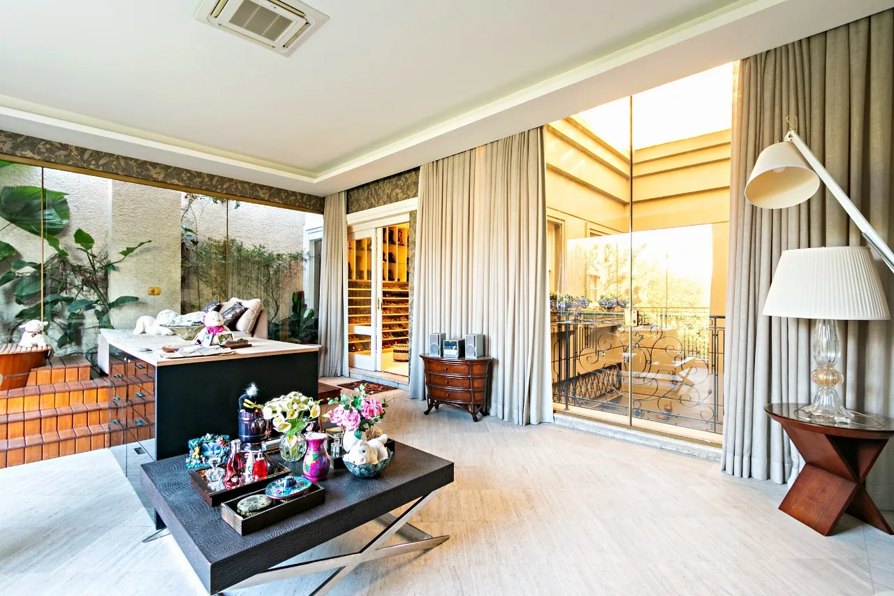 Casa imponente próxima ao Parque Ibirapuera – CA0367