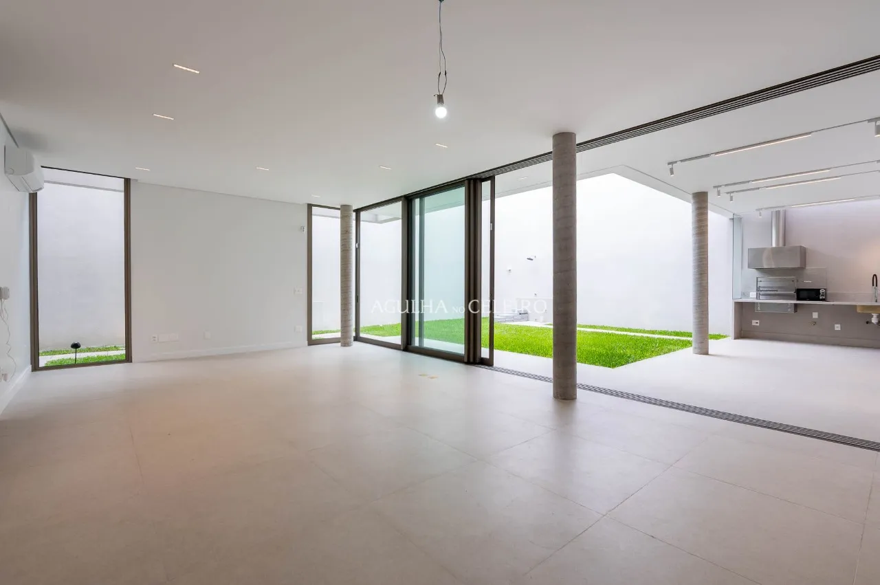 Casa novinha em folha no Jardim Paulistano – CA0799