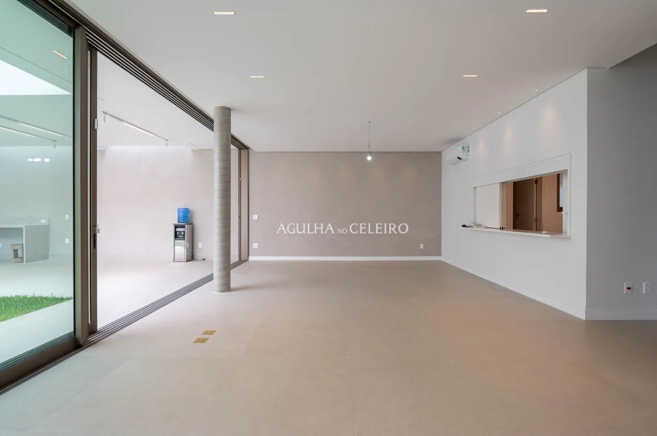 Casa novinha em folha no Jardim Paulistano – CA0799