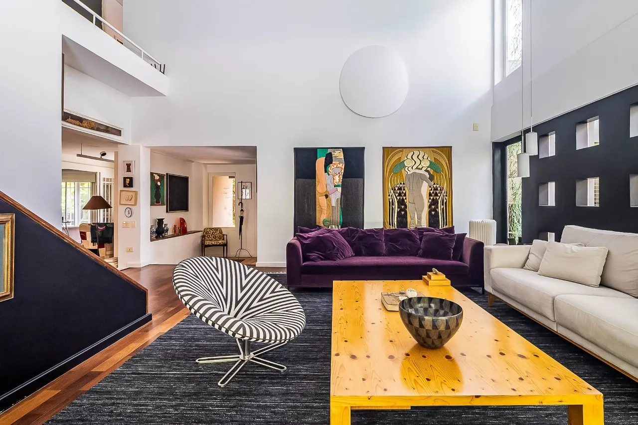 Casa encantadora em Alto de Pinheiros, charmosa do começo ao fim. – CA1256