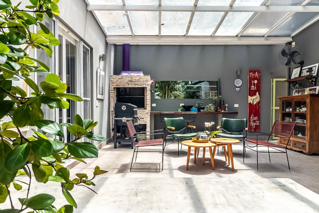 Casa encantadora em Alto de Pinheiros, charmosa do começo ao fim. – CA1256