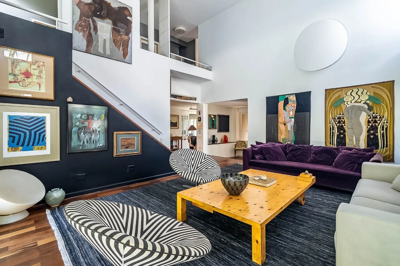 Casa encantadora em Alto de Pinheiros, charmosa do começo ao fim. – CA1256