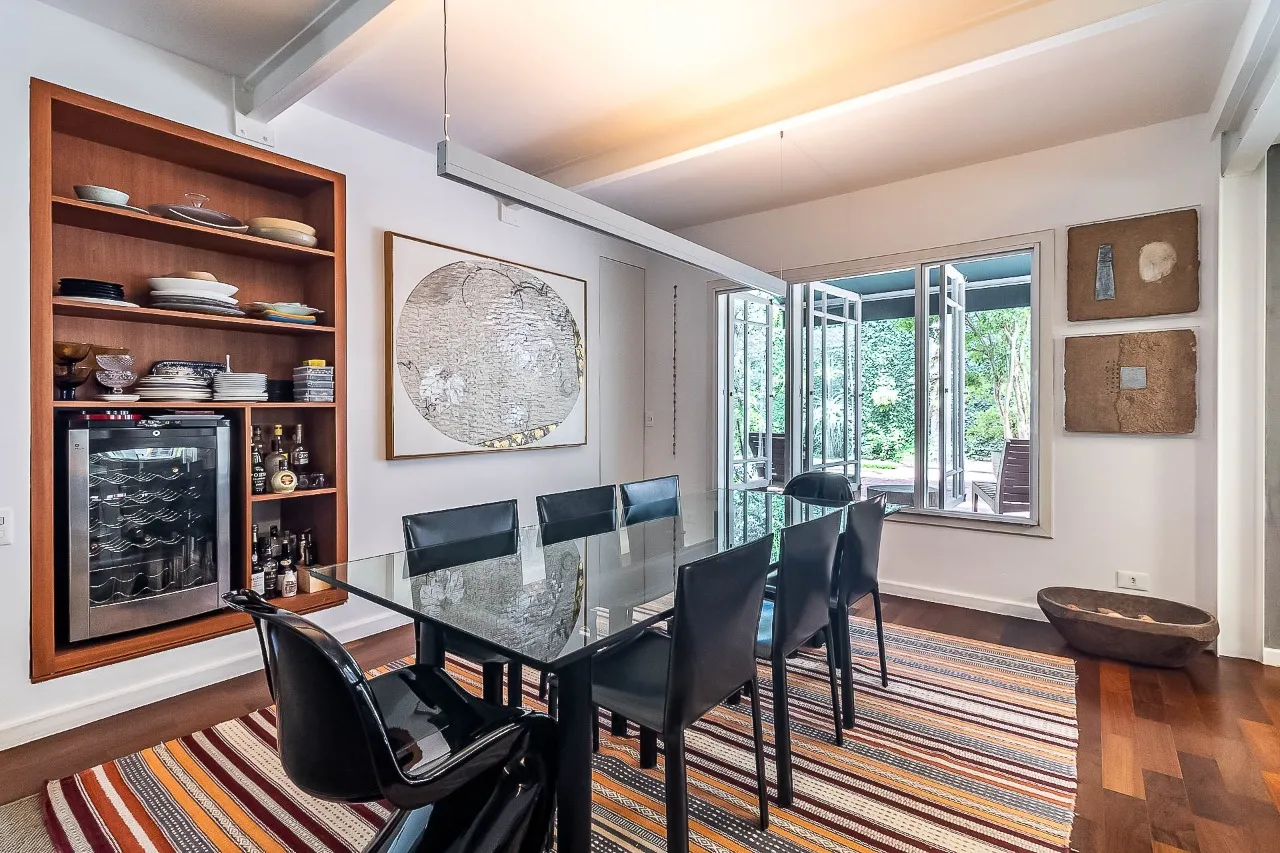 Casa encantadora em Alto de Pinheiros, charmosa do começo ao fim. – CA1256