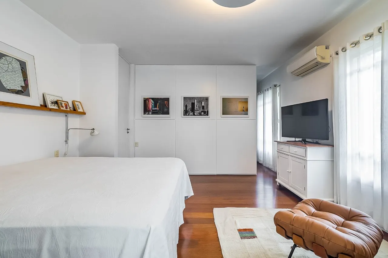 Casa encantadora em Alto de Pinheiros, charmosa do começo ao fim. – CA1256