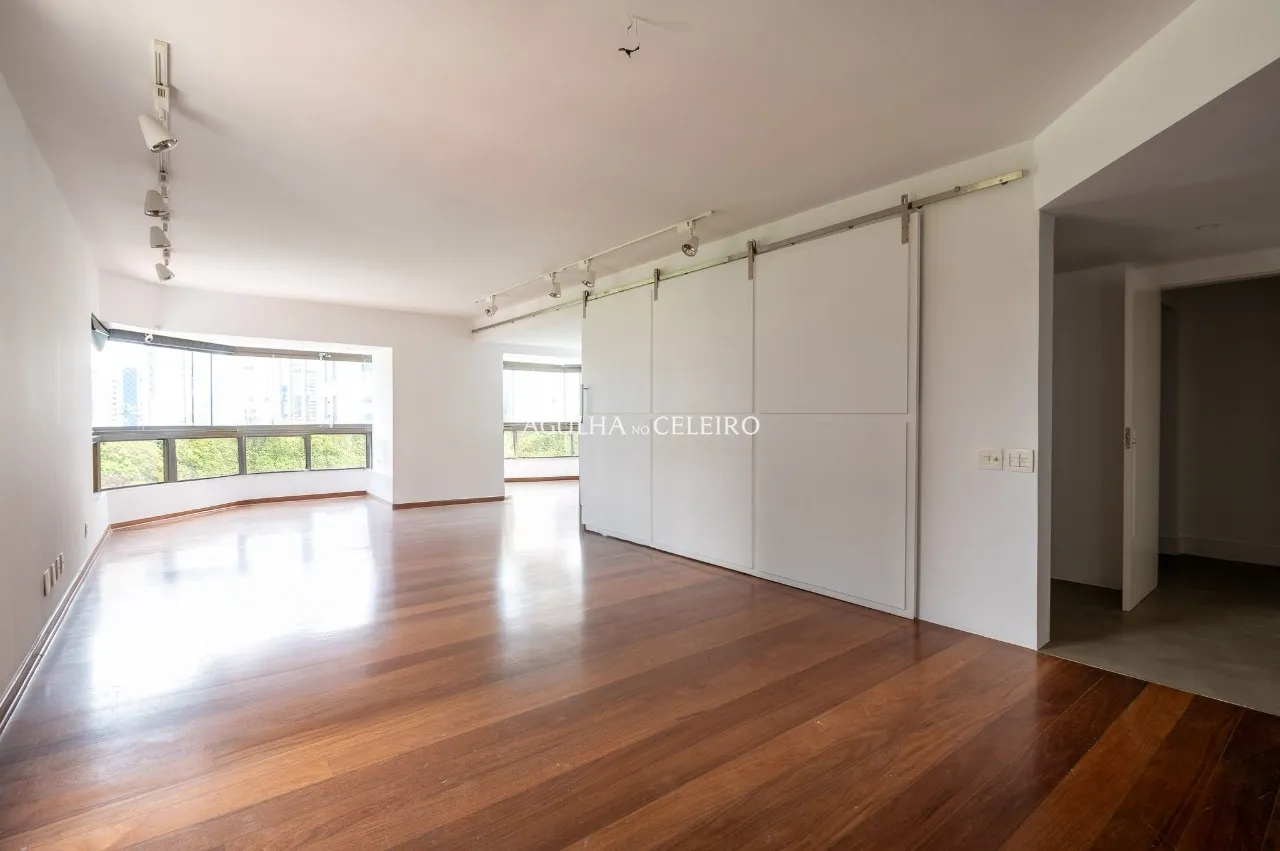 Apartamento reformado à venda no Itaim Bibi. – 20342