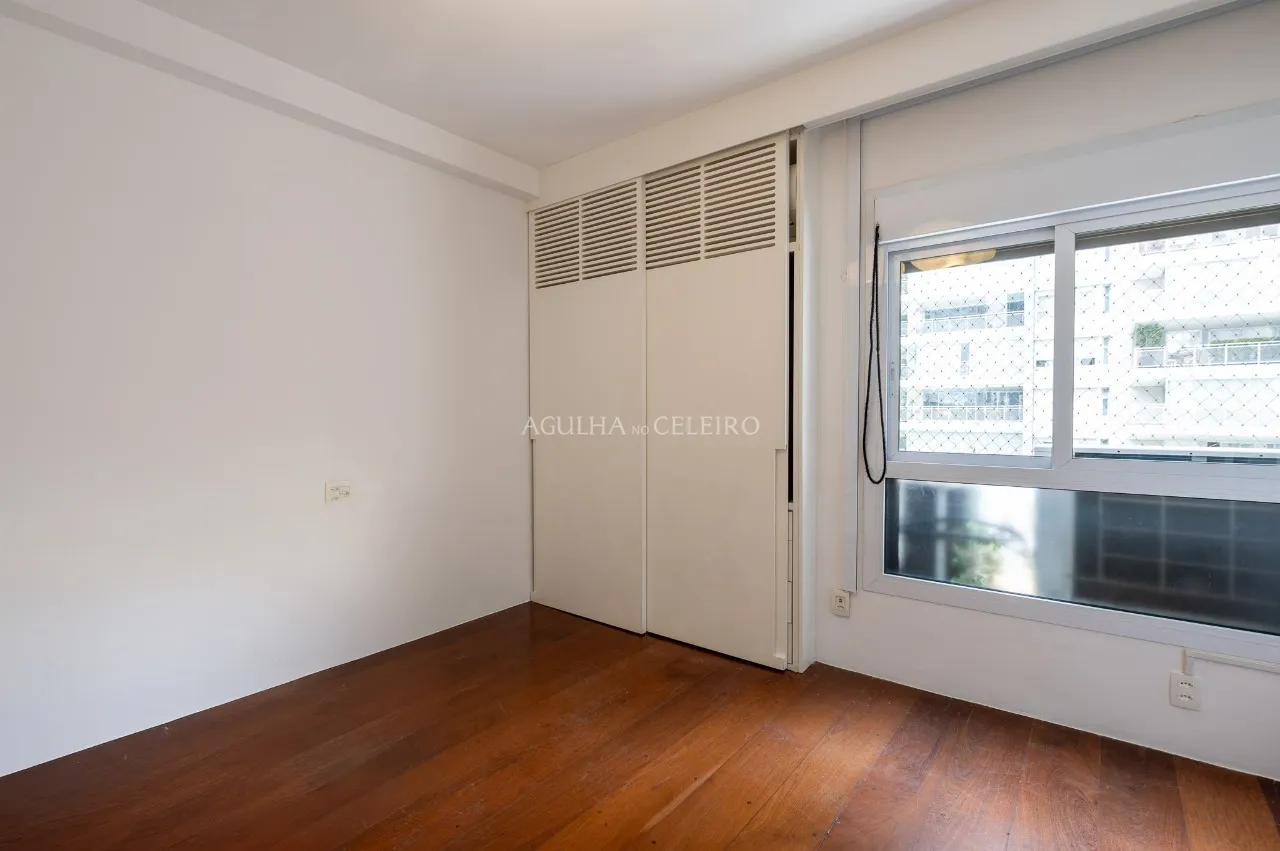 Apartamento reformado à venda no Itaim Bibi. – 20342