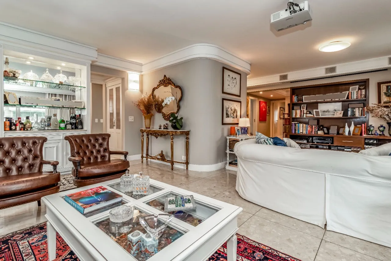 Apartamento muito bem localizado à venda em Moema – 20506