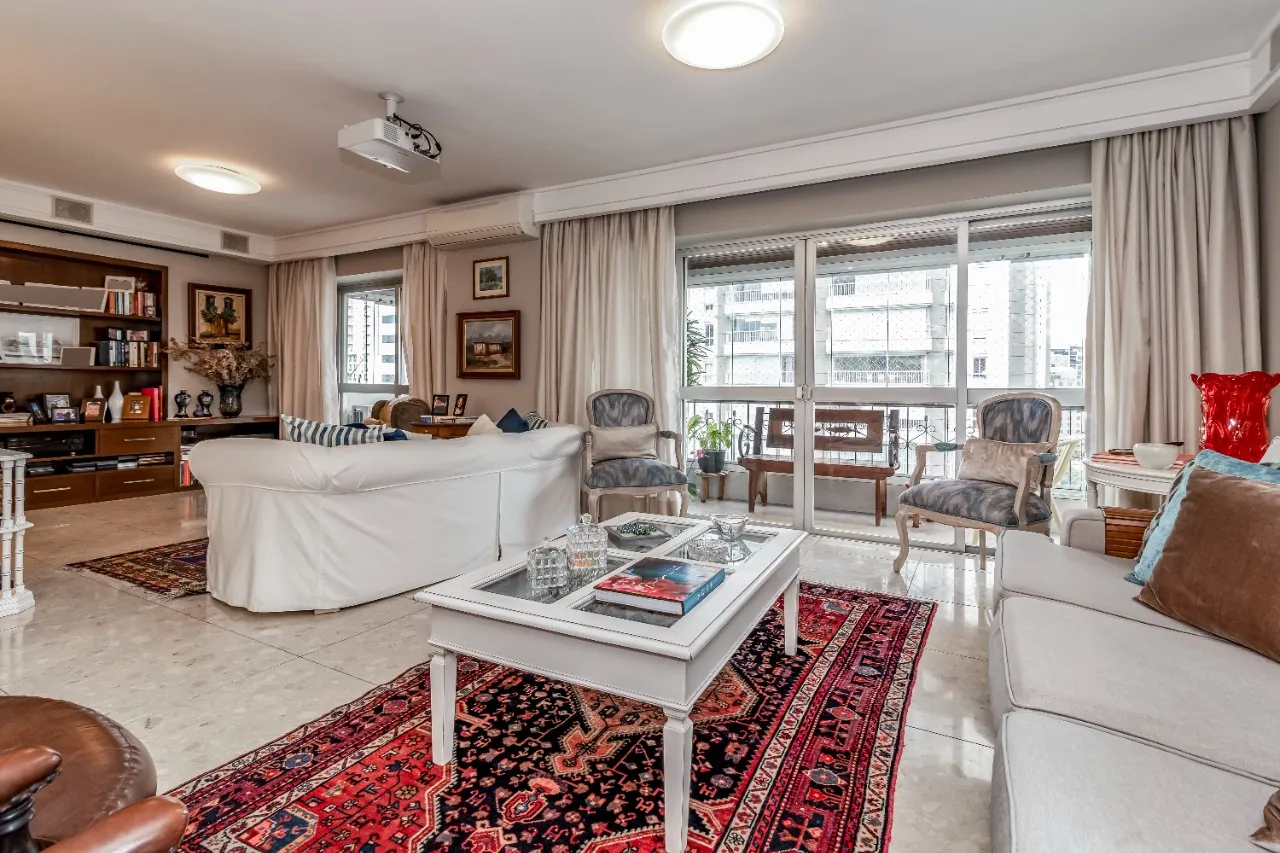 Apartamento muito bem localizado à venda em Moema – 20506