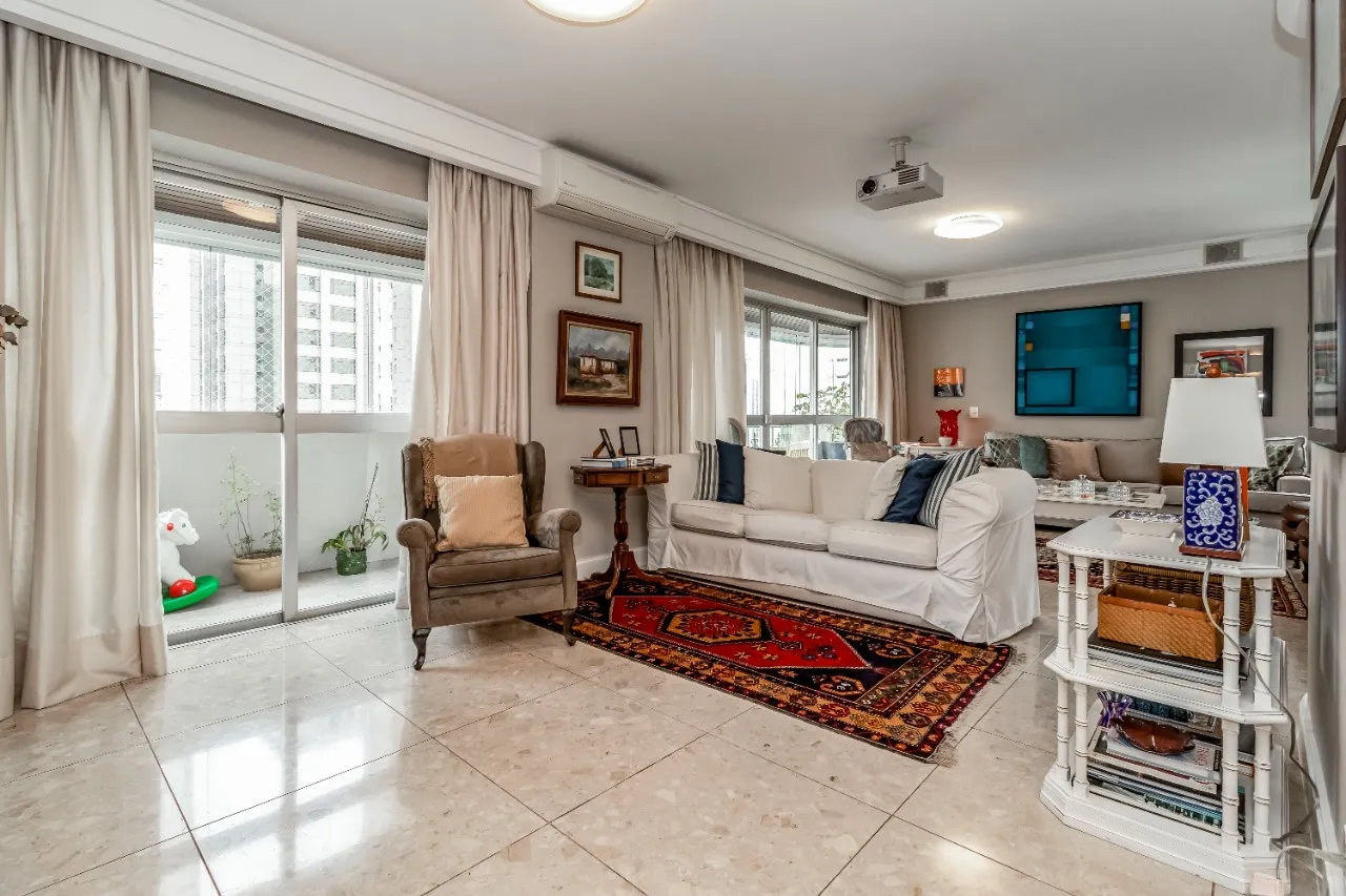 Apartamento muito bem localizado à venda em Moema – 20506