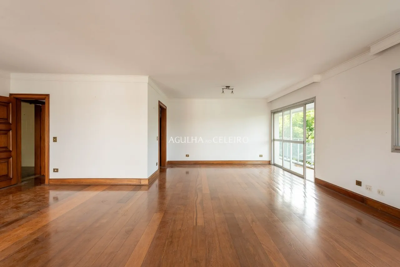 Vila Nova Conceição, a passos do Ibirapuera: espaço, luz e potencial para transformar – 20783