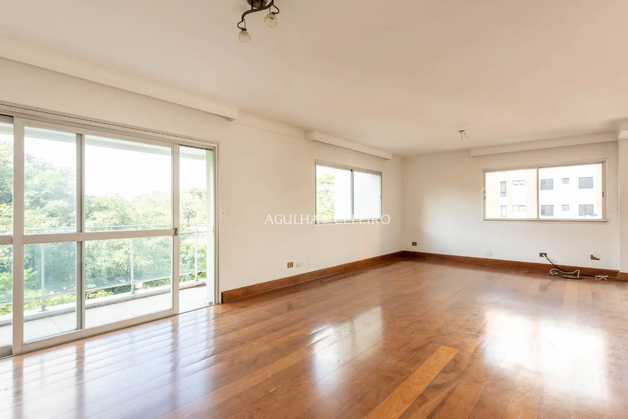 Vila Nova Conceição, a passos do Ibirapuera: espaço, luz e potencial para transformar – 20783