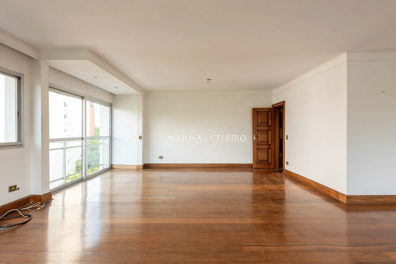 Vila Nova Conceição, a passos do Ibirapuera: espaço, luz e potencial para transformar – 20783