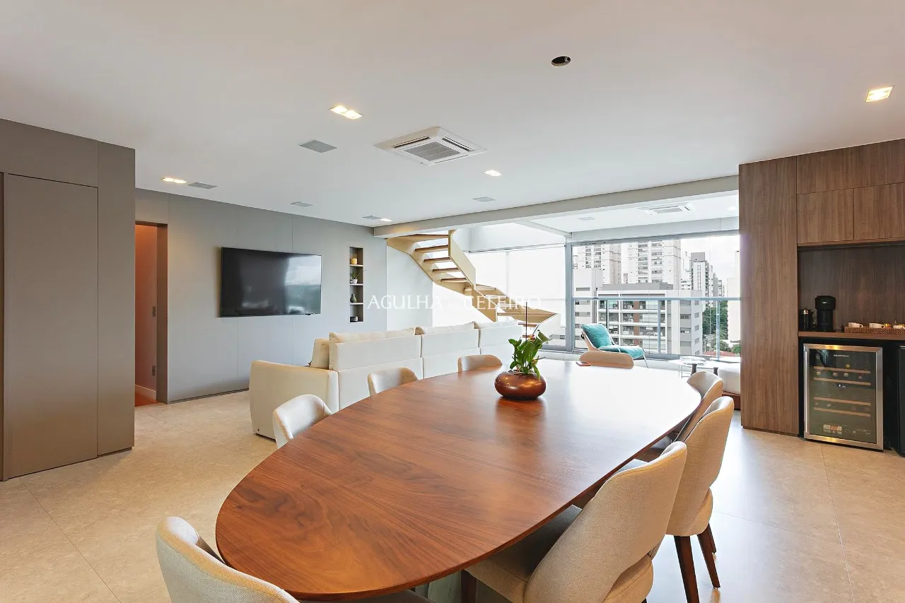 Cobertura reformada à venda em Campo Belo. – 21043