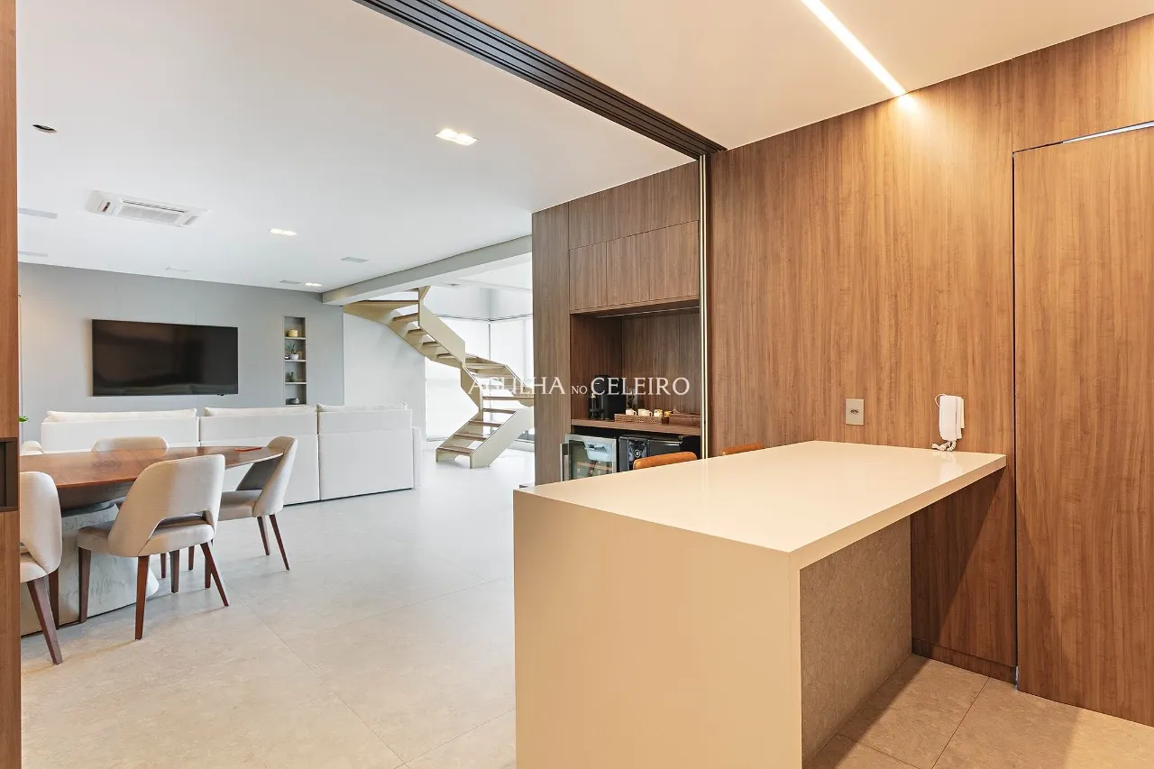 Cobertura reformada à venda em Campo Belo. – 21043