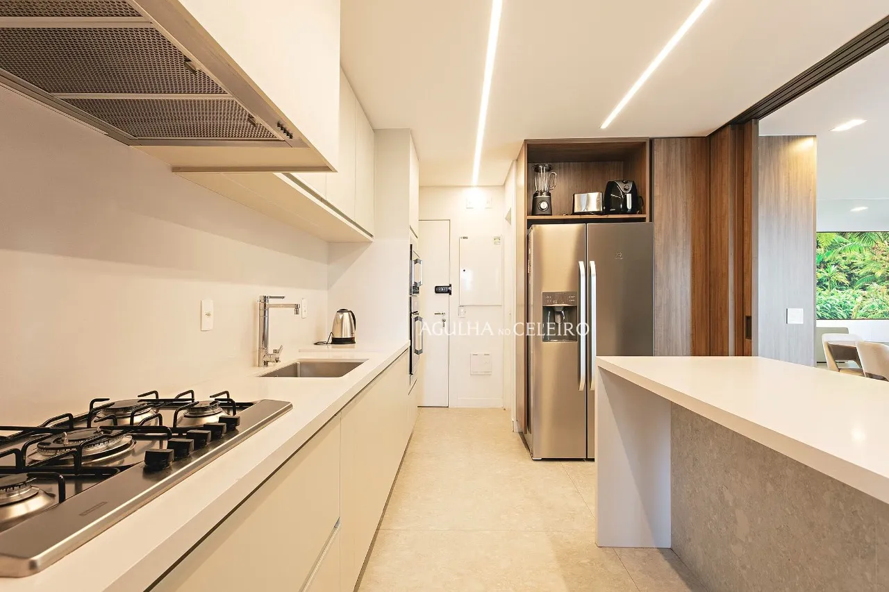 Cobertura reformada à venda em Campo Belo. – 21043