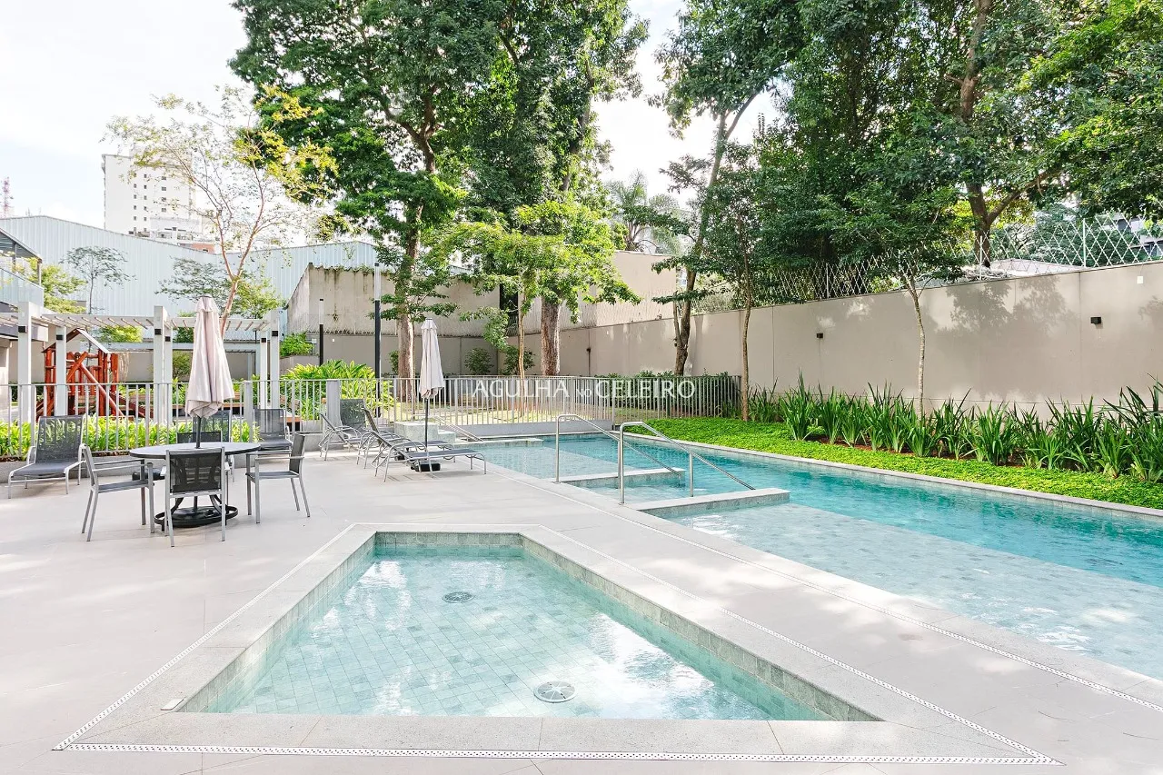 Cobertura reformada à venda em Campo Belo. – 21043