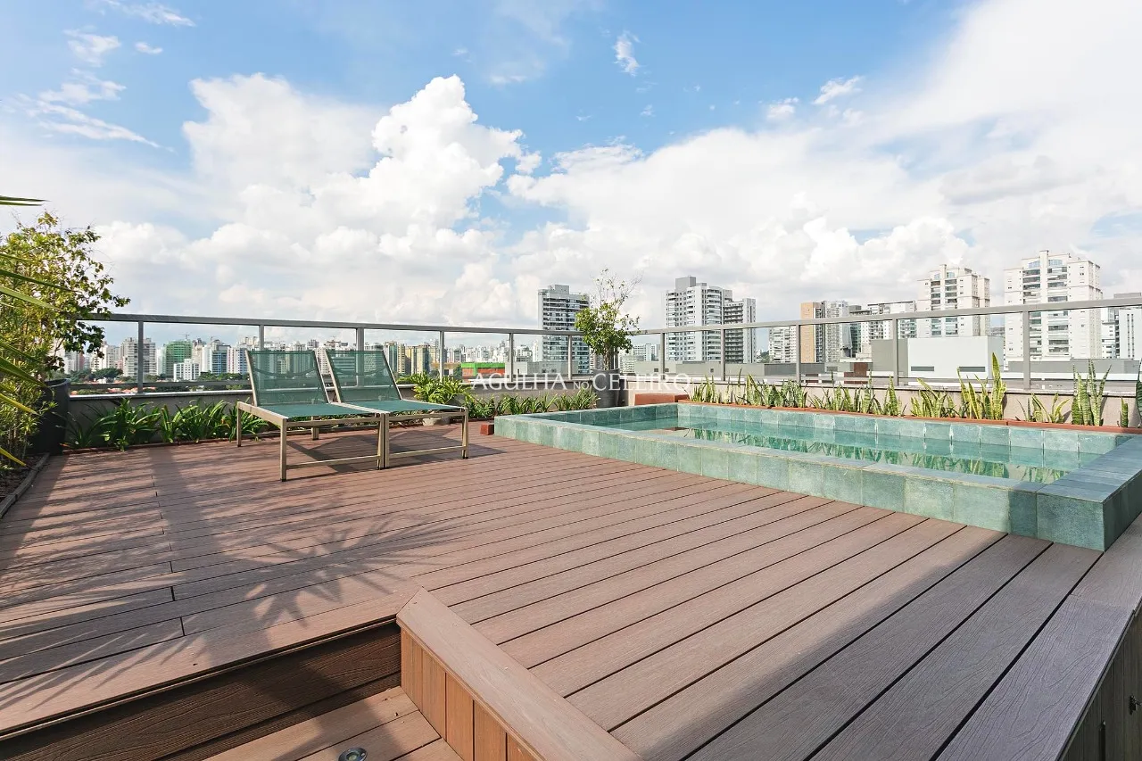 Cobertura reformada à venda em Campo Belo. – 21043