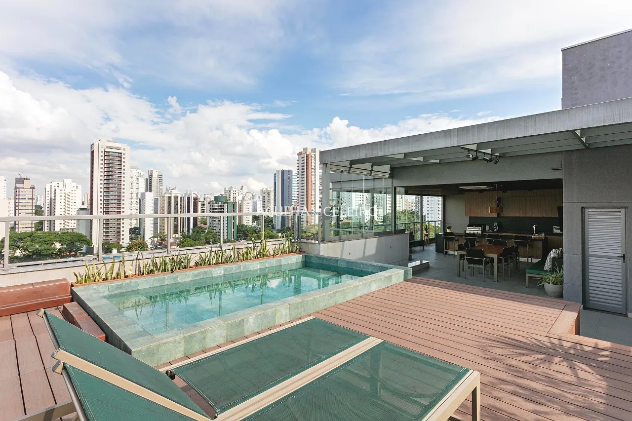 Cobertura reformada à venda em Campo Belo. – 21043