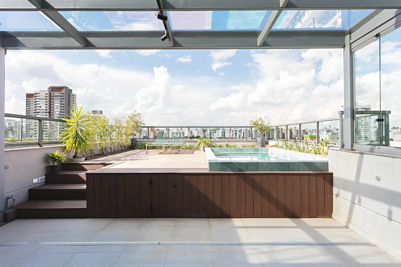 Cobertura reformada à venda em Campo Belo. – 21043