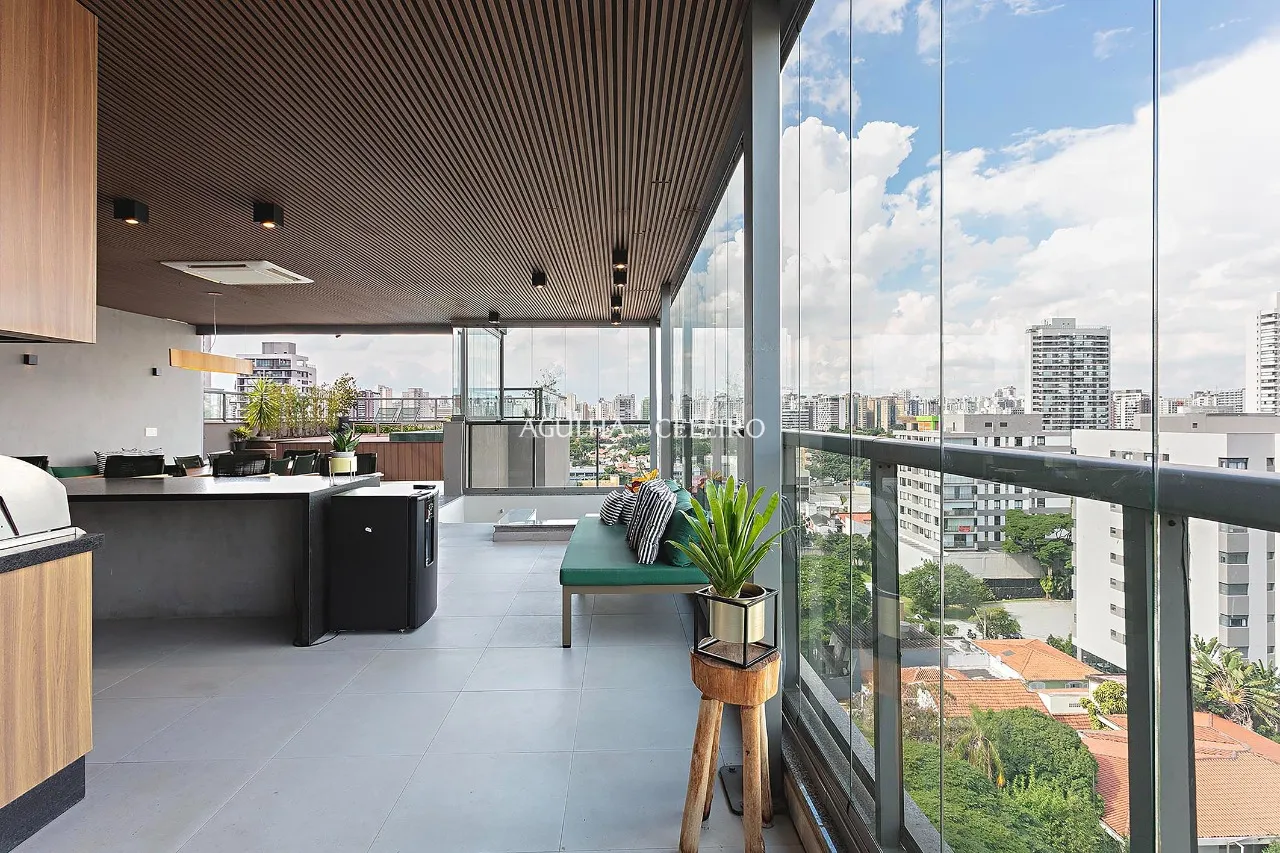 Cobertura reformada à venda em Campo Belo. – 21043