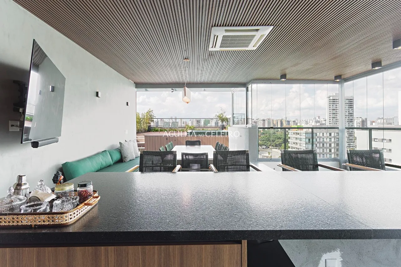 Cobertura reformada à venda em Campo Belo. – 21043