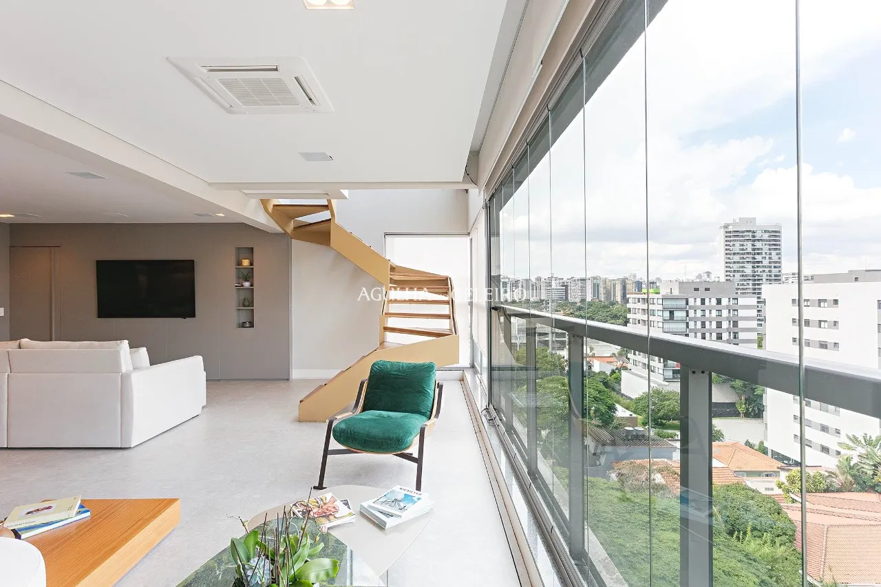 Cobertura reformada à venda em Campo Belo. – 21043