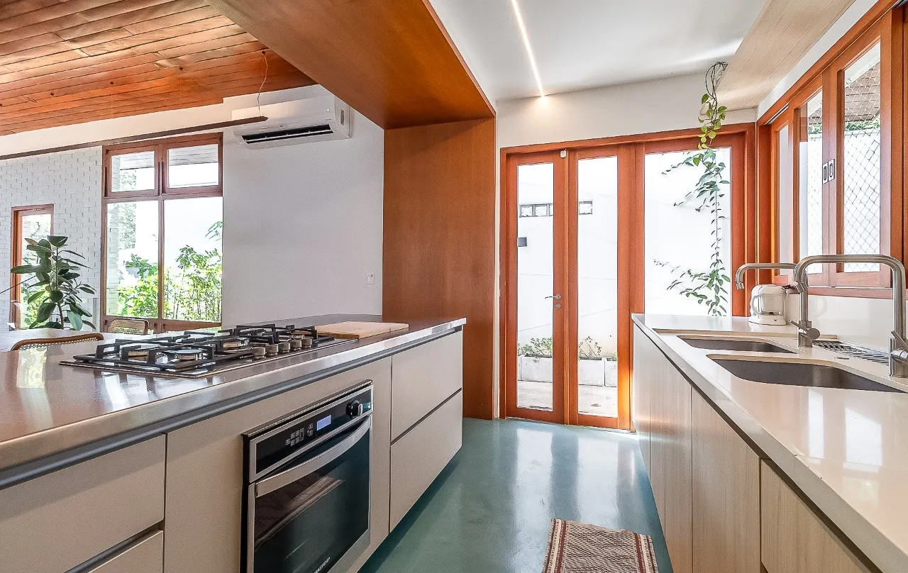 Casa deliciosa com uma reforma recente e alto astral, perfeita para relaxar em Alto de Pinheiros. – 21317