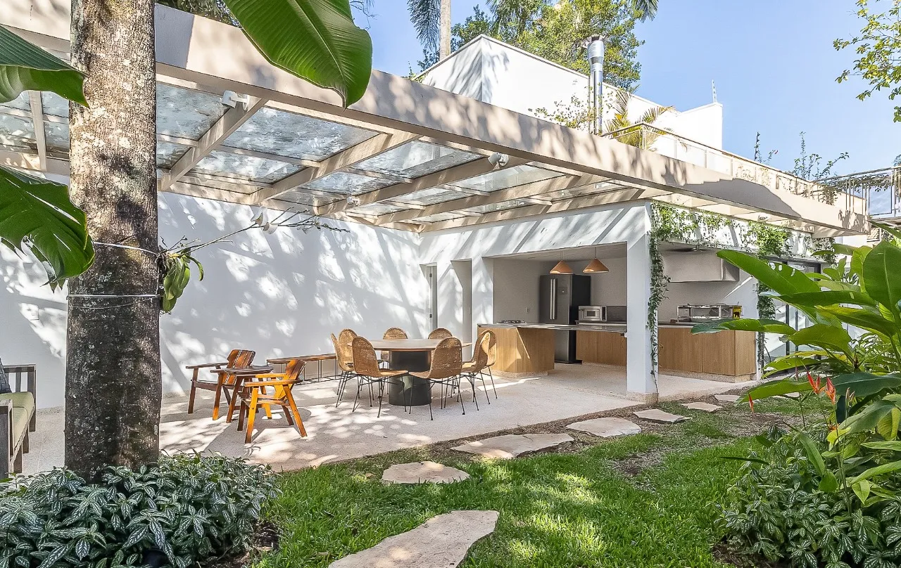 Casa deliciosa com uma reforma recente e alto astral, perfeita para relaxar em Alto de Pinheiros. – 21317