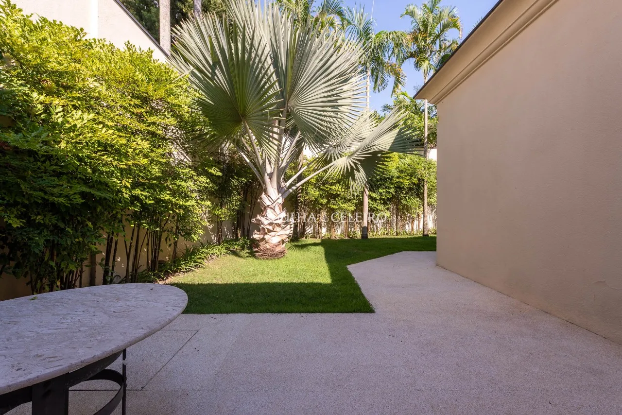 Casa no miolo Jardim Paulistano – 21538