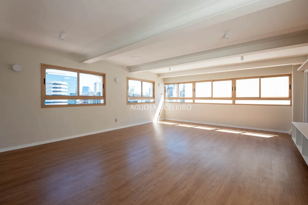 Cobertura recém reformada no Itaim. – 21609