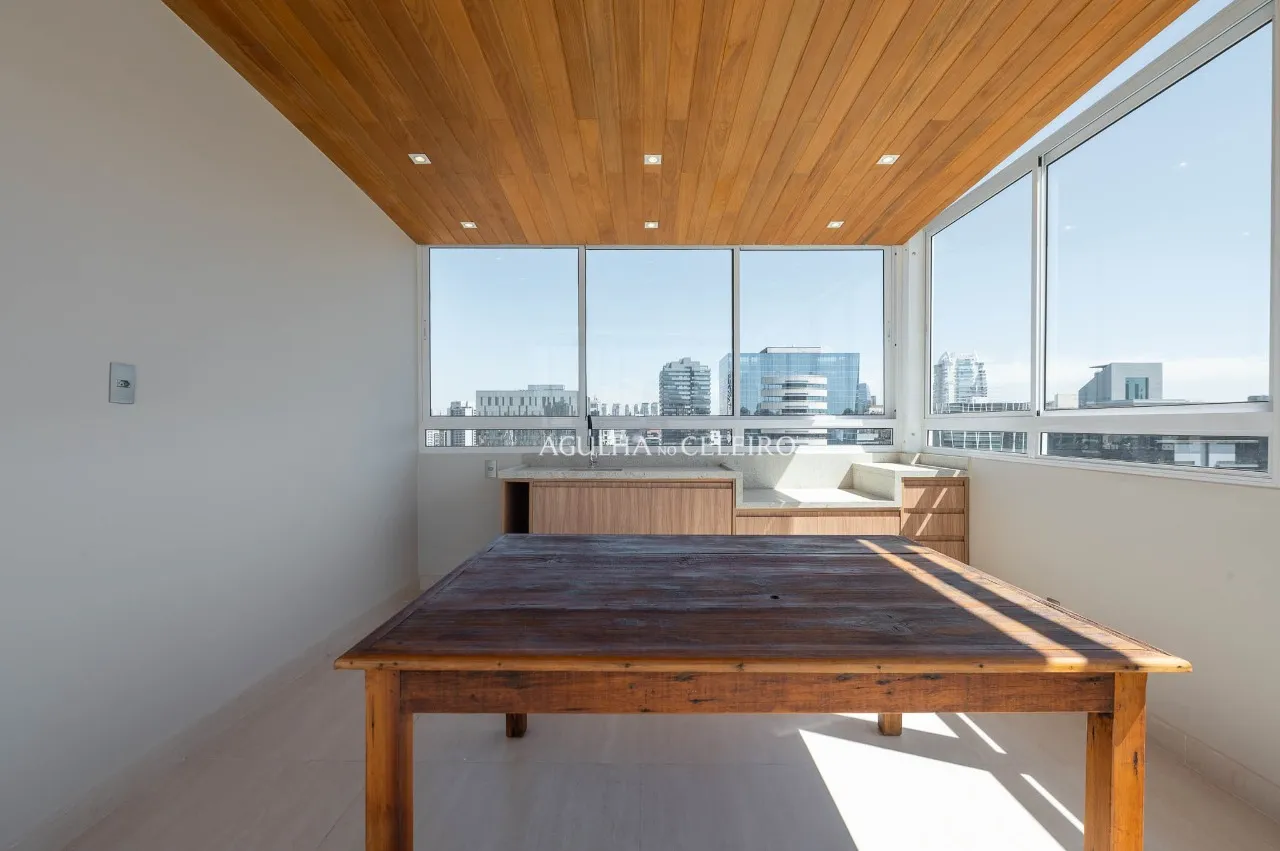 Cobertura recém reformada no Itaim. – 21609