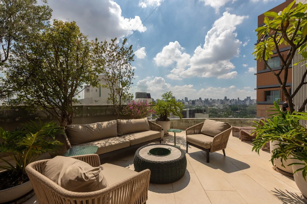 Uma cobertura onde arquitetura, luz e vista se encontram no Jardim Paulistano. – 21654
