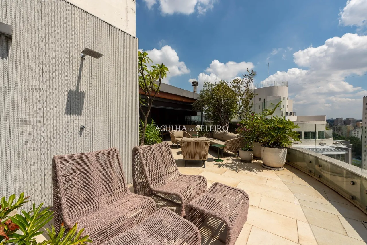 Uma cobertura onde arquitetura, luz e vista se encontram no Jardim Paulistano. – 21654