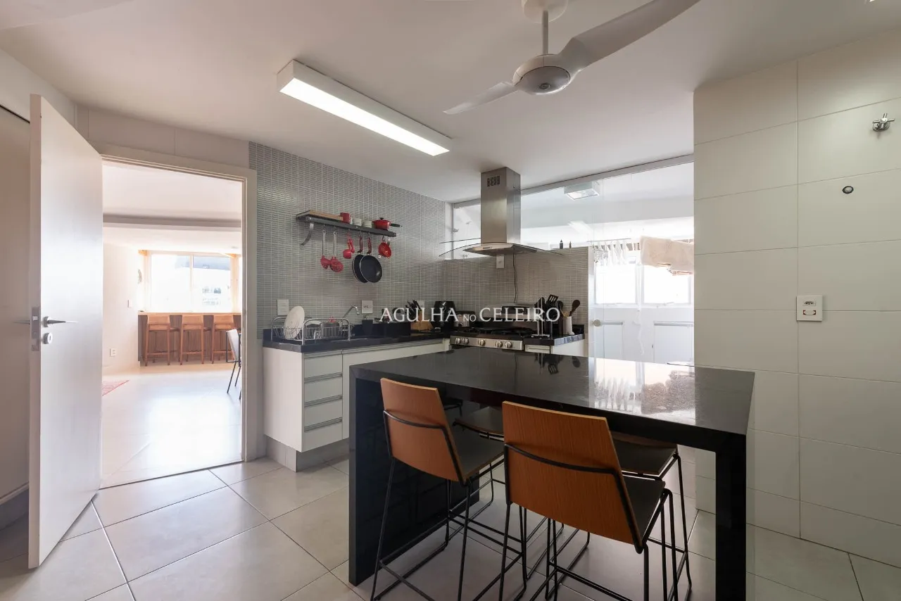 Uma cobertura onde arquitetura, luz e vista se encontram no Jardim Paulistano. – 21654